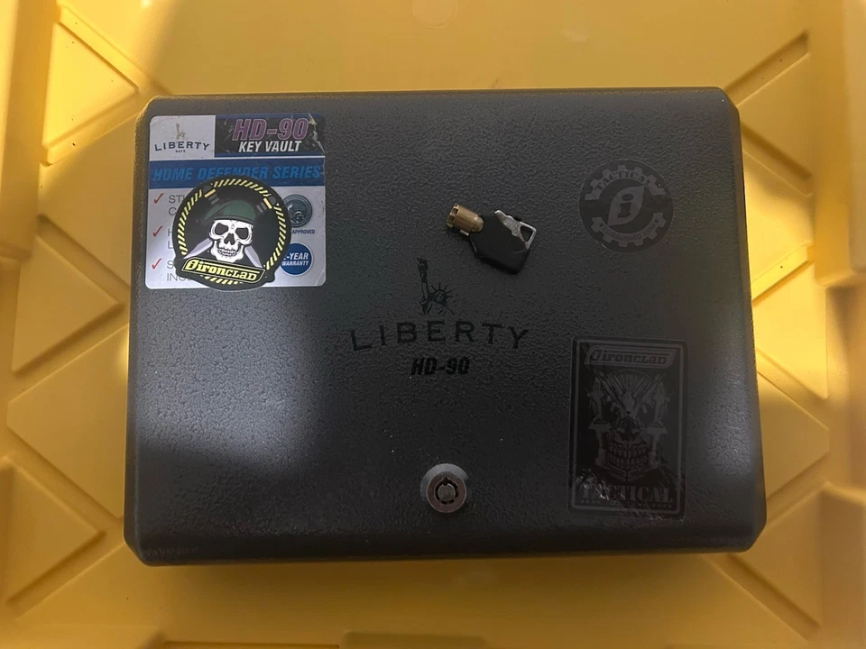 Pistola Liberty Safe 1 0,057 ft³ Bóveda de llaves de pistola HD-90 con bloqueo de llave de pies Foto 4 de 4