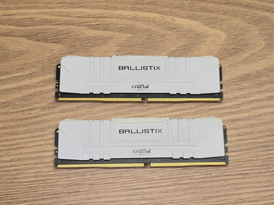 Crucial Ballistix DDR4 メモリー ホワイト Crucial Ballistix 16GB (2x8GB) DDR4-3600 CL16 - White BL8G36C16U4W