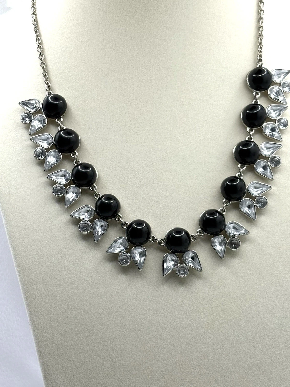 VETEMENTS Collana collare strass cristallo cabochon nero tono argento metallo