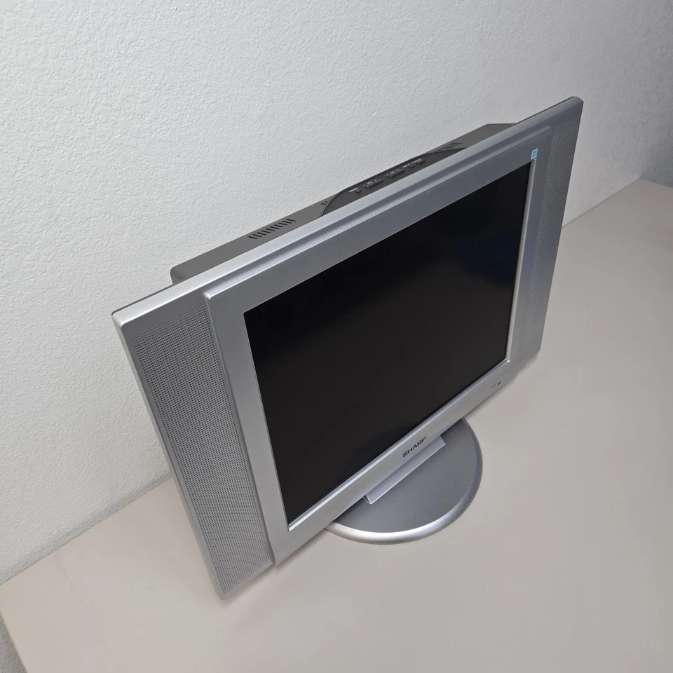 Sharp LC-20AV1U 20” Liquid Crystal TV - LCD Retro Gaming - TESTED WORKING - Image 2 of 4