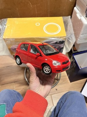 1:18 Scale 2000~2004 Toyota Vitz Vizi Echo Yaris Red Diecast Model Car