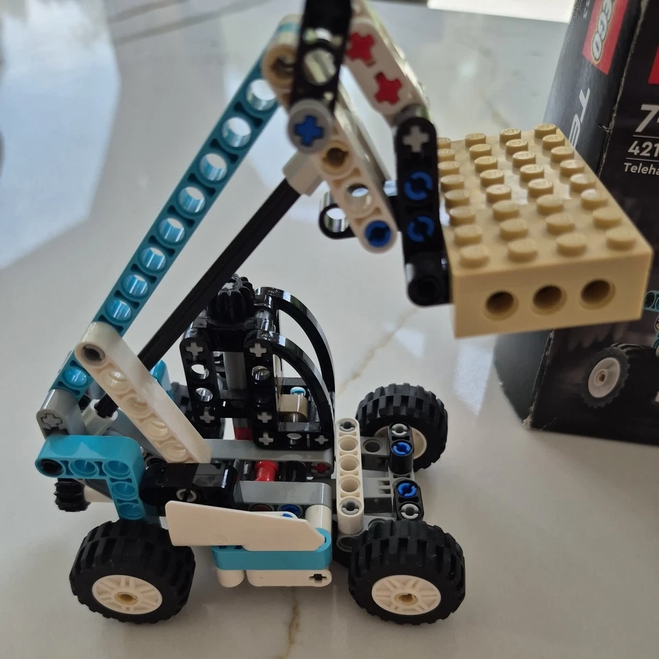 LEGO Technic 42133 Telehandler, photo 2 of 3