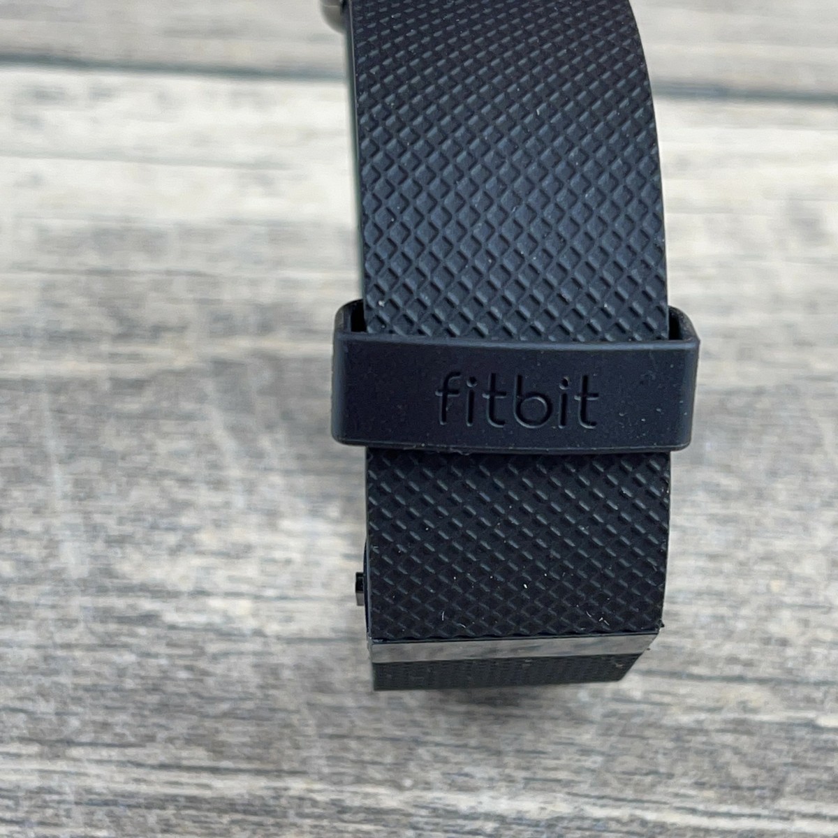 Bracelet connecté Fitbit Charge 4 Noir - DARTY Réunion