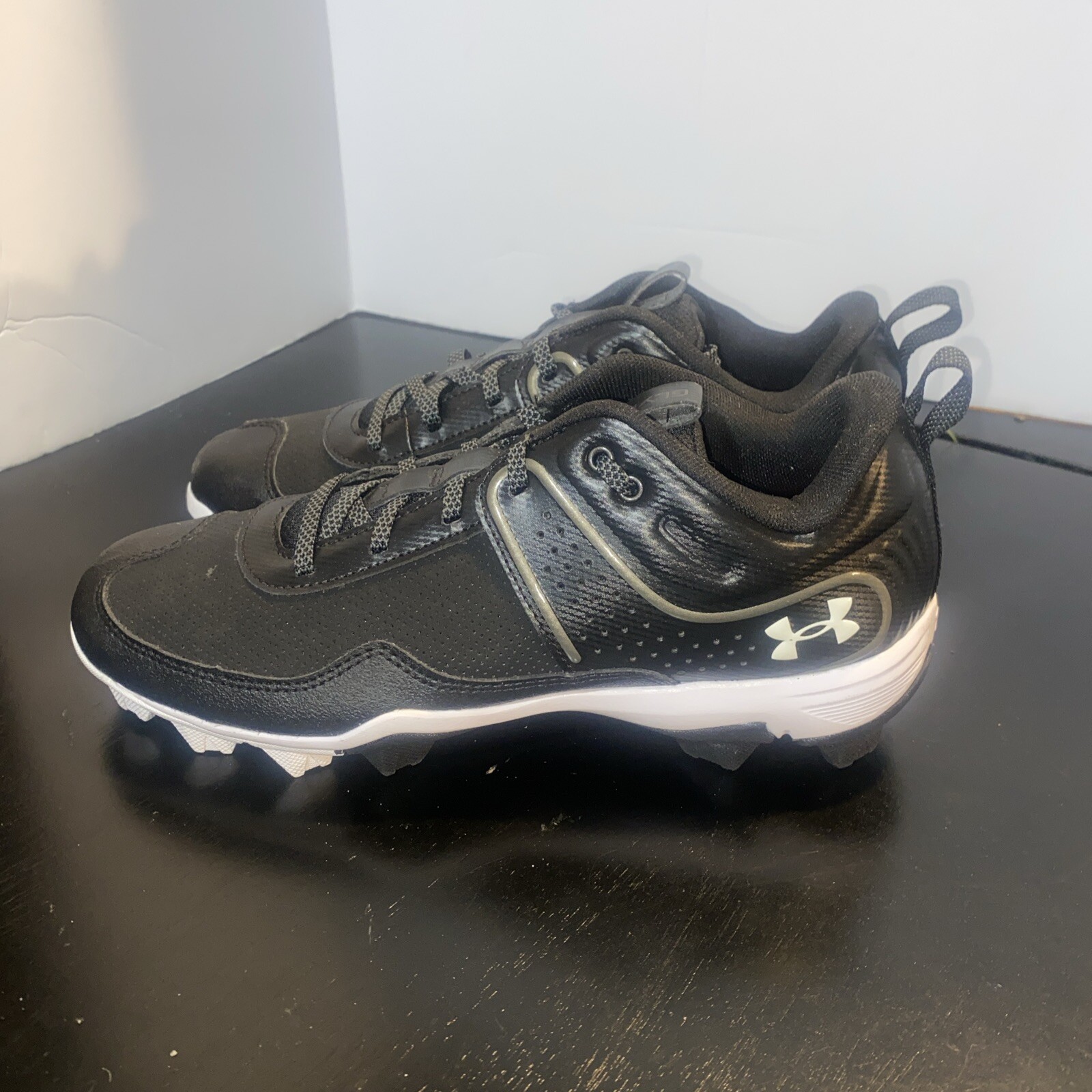 Under Armour Glyde Women’s Softball Cleats Size 8.5 Art 3024330001 New