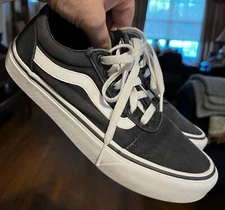 Black Classic Off The Wall Van’s Skateboarding Shoes Woman’s 6.5