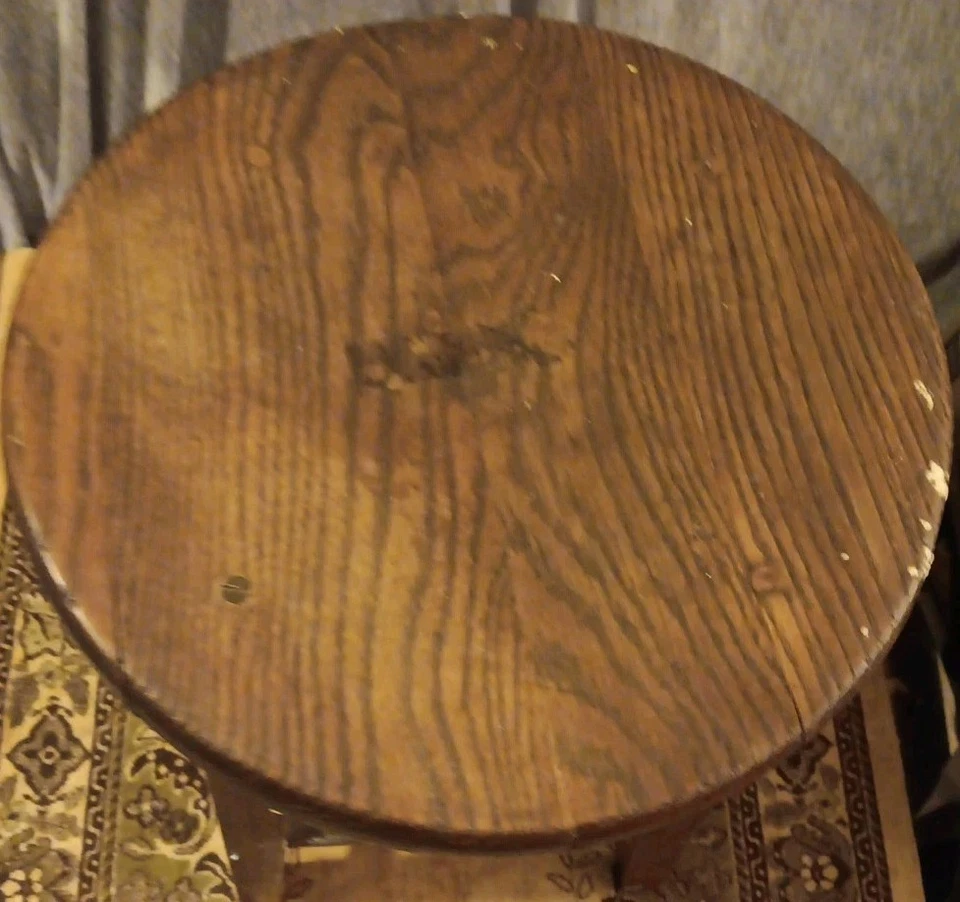 TABURETE VINTAGE ARTESANAL ROBLE OSCURO ENVEJECIDO 13" REDONDO SILLÍN SUPERIOR 18" ALTOx11" base Foto 4 de 4