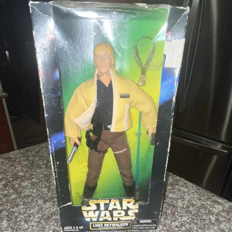 Star Wars Action Collection Luke Skywalker Ceremonial Gear Action Figure