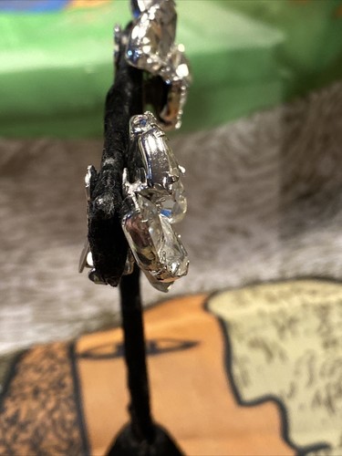 VINTAGE SIGNED EISENBURG TRILLIANT TRAPEZOID CRYSTAL RHINESTONE CLIP EARRINGS - Picture 4 of 14