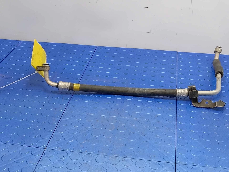 Manguera de succión de aire acondicionado Toyota Prius V 2012-2015 1,8 L pieza original OEM 8871247051 Foto 2 de 4