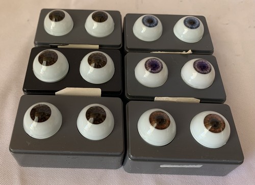 6 paia di occhi realistici per bambola vintage vetro 24 mm in scatole portaoggetti originali - Foto 2 di 8