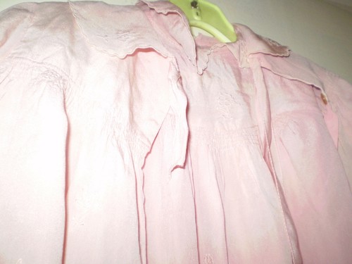 1920s Antique silk children's dress and a cape with pink color with embroider - Picture 8 of 11
