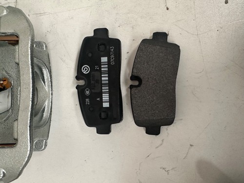 OEM BREMBO REAR BRAKE CALIPERS PAIR FOR IVECO DAILY VI MK6 2014-ON ELECTRIC - Picture 5 of 21