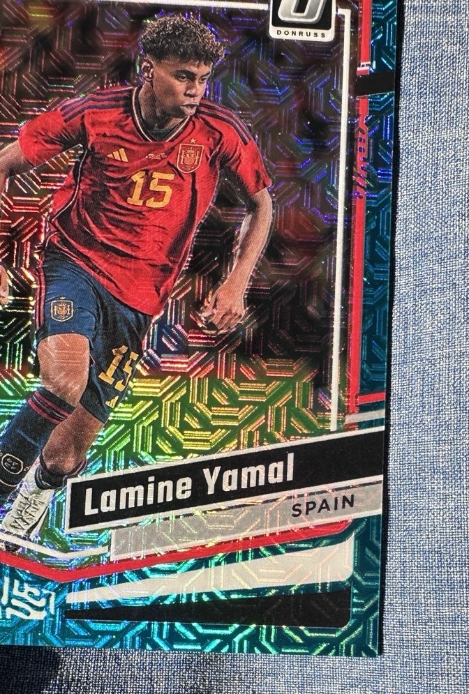 2023-24 OPTIC GREEN MOJO PRIZM REFRACTOR #54LAMINE YAMAL RC DEAD CENTRED GEM /49 view 4