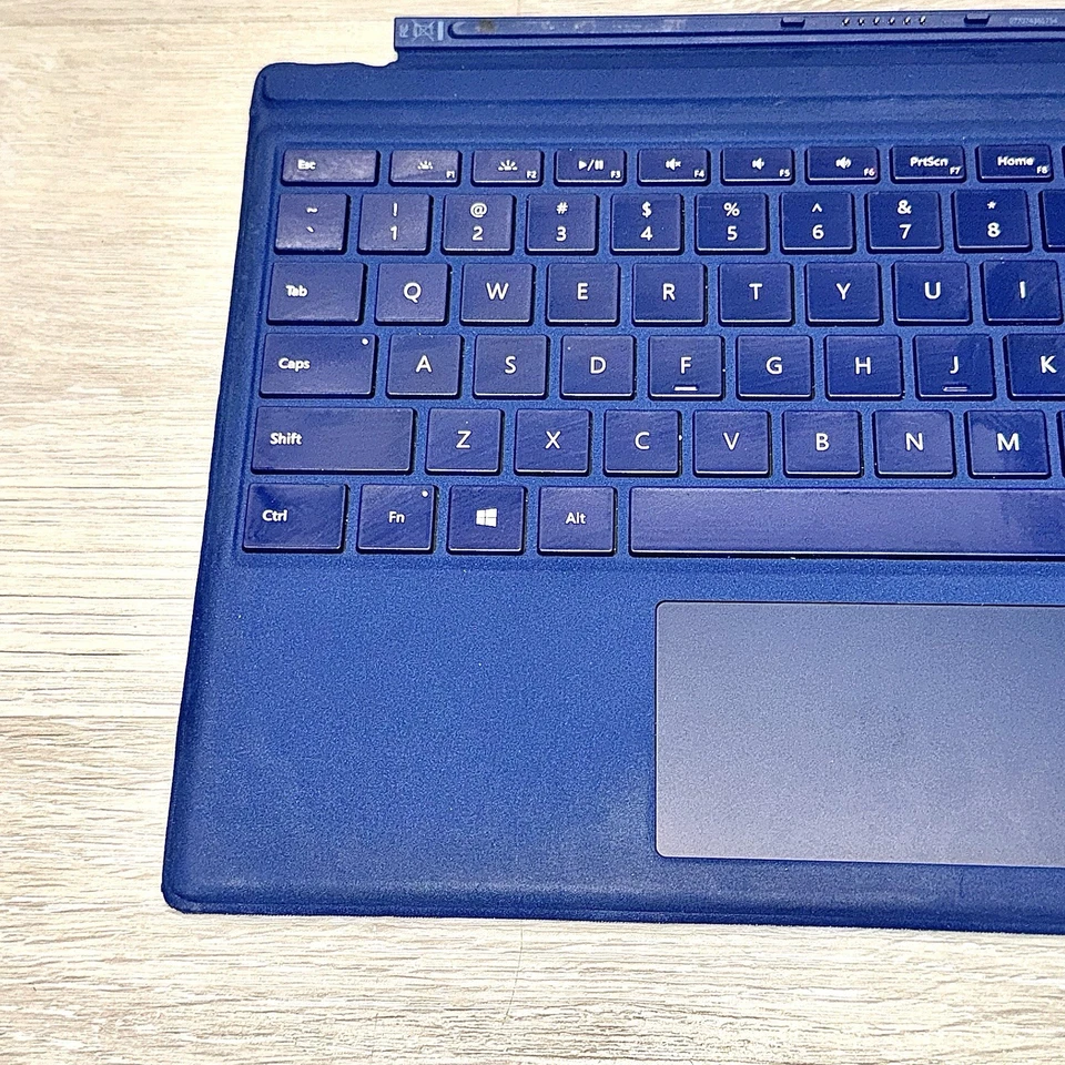 Teclado con cubierta tipo Microsoft Surface Pro usado en excelente estado para Surface Pro 7, Pro 6, 5 Foto 4 de 4