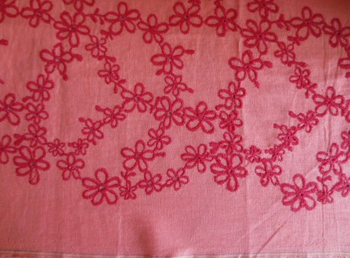 TISSU LIN BRODÉ années 70 orange avec motif floral rouge 1,25 yards x 52"