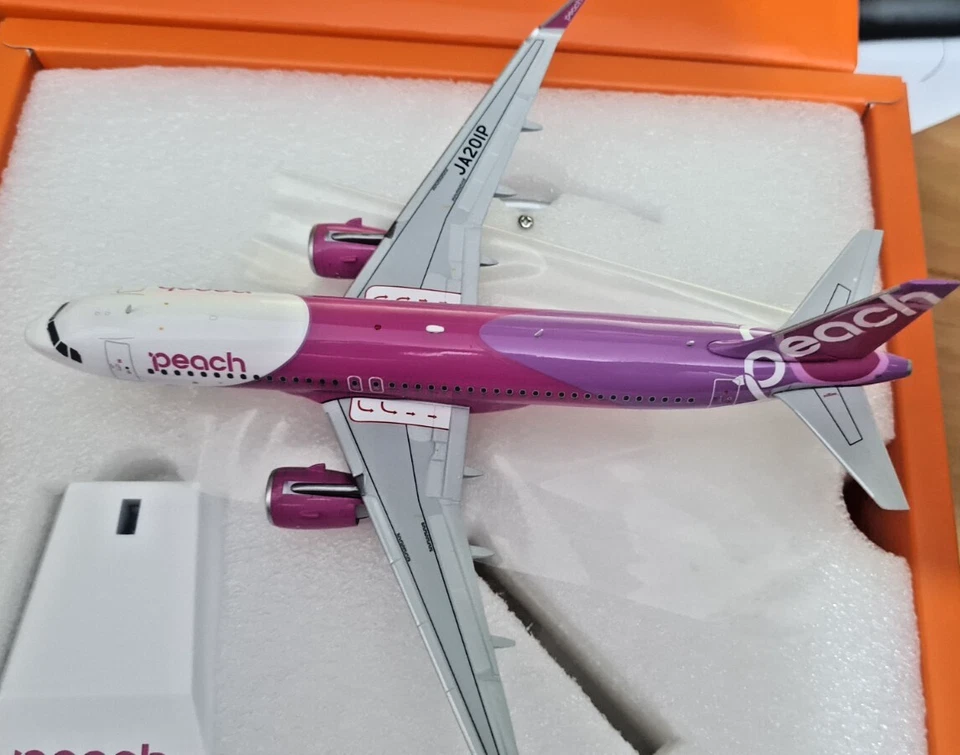 Airbus A320neo Peach JA201P - Scala 1:200 Die Cast - JC Wings 200 - Immagine 4 di 4