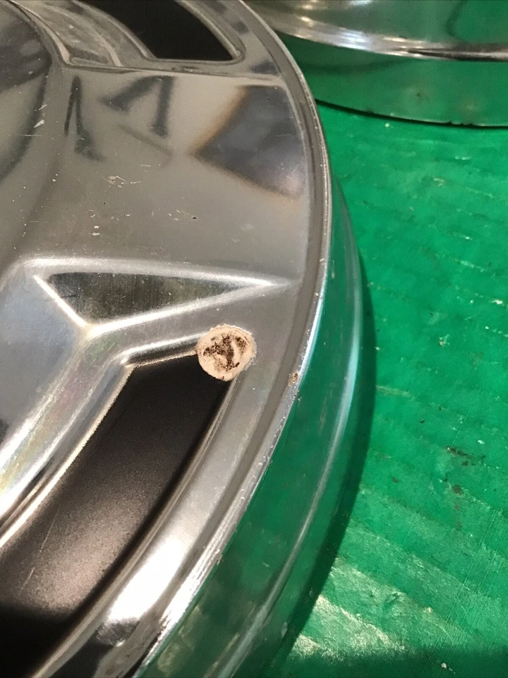 Juego de 5 tapacubos Ford F100 F150 Bronco 1976-1991 D7TA-1130-BA plato OEM para perros Foto 3 de 4