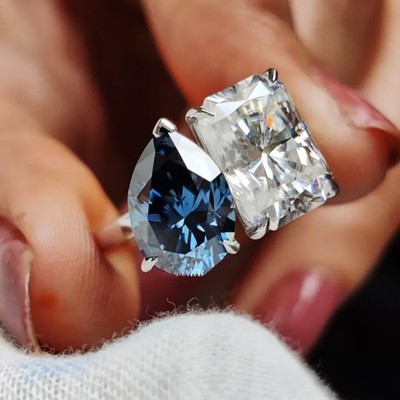 Birnenblauer Saphir & strahlender Moissanit Toi Et Moi Ring 14K Weißgold vergoldet