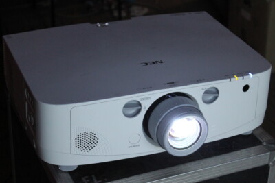 *Nec NP-PA671W+NP13ZL*Beamer Projektor projector 6000:1 6700 Lumen 3D HDMI HD4K