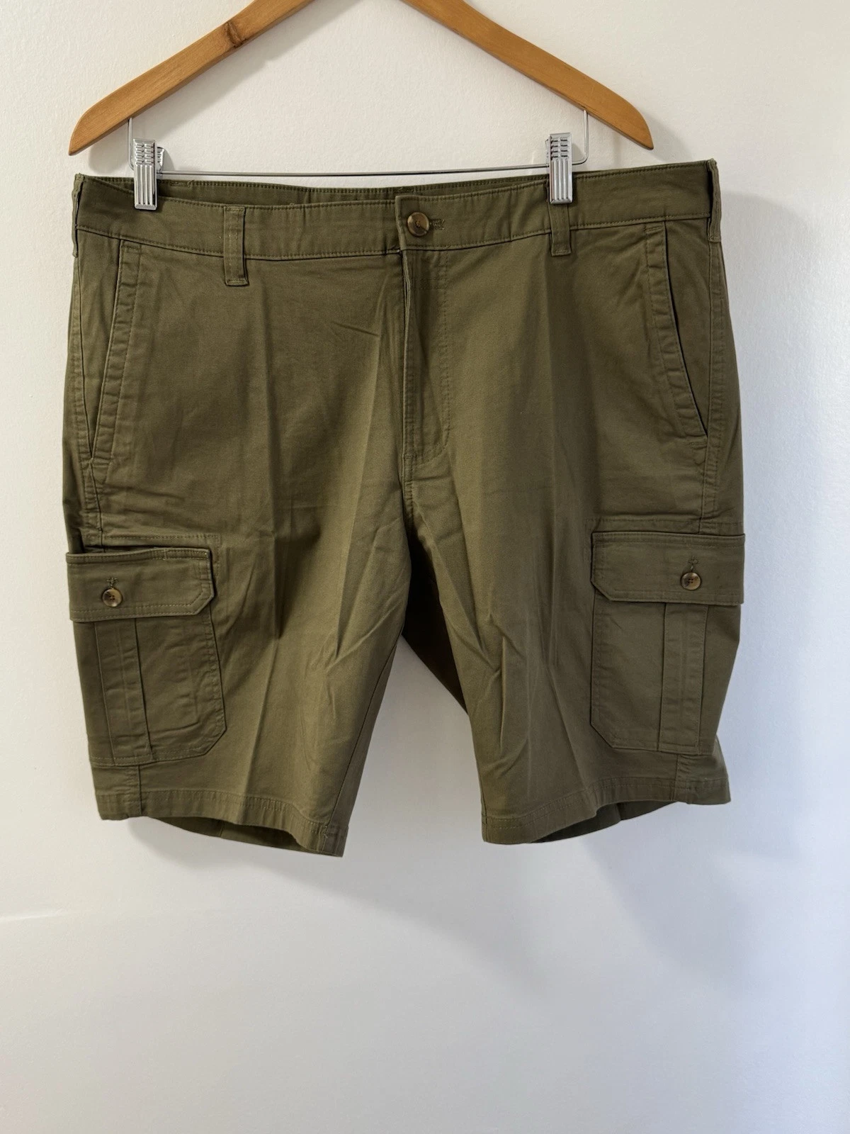 Jos.A.Bank Flat Front Cargo Shorts, Size 36, Olive Green Color, new without tags