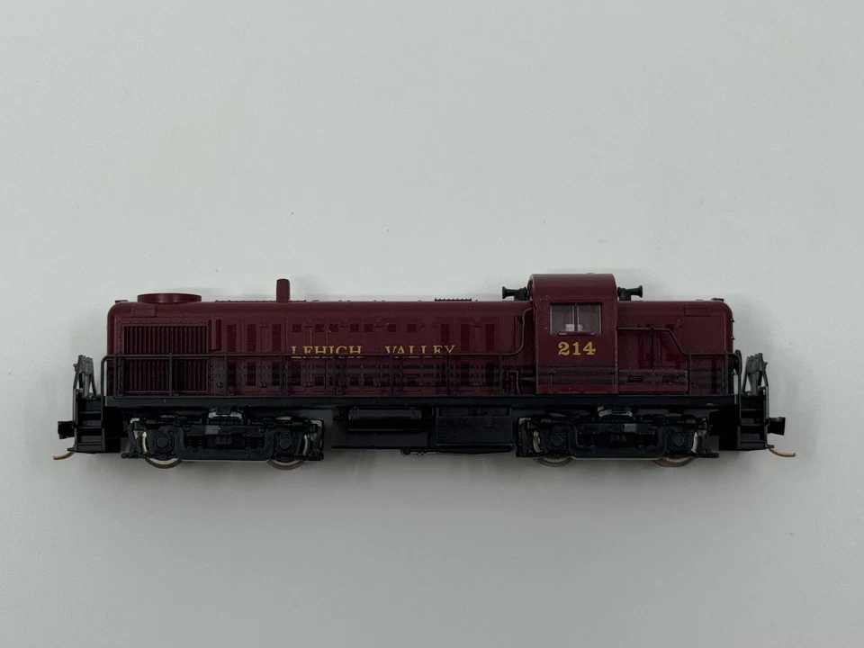 N Scale Kato Lehigh Valley Alco RS-2 Diesel Locomotive LV #214 - Image 3 of 4