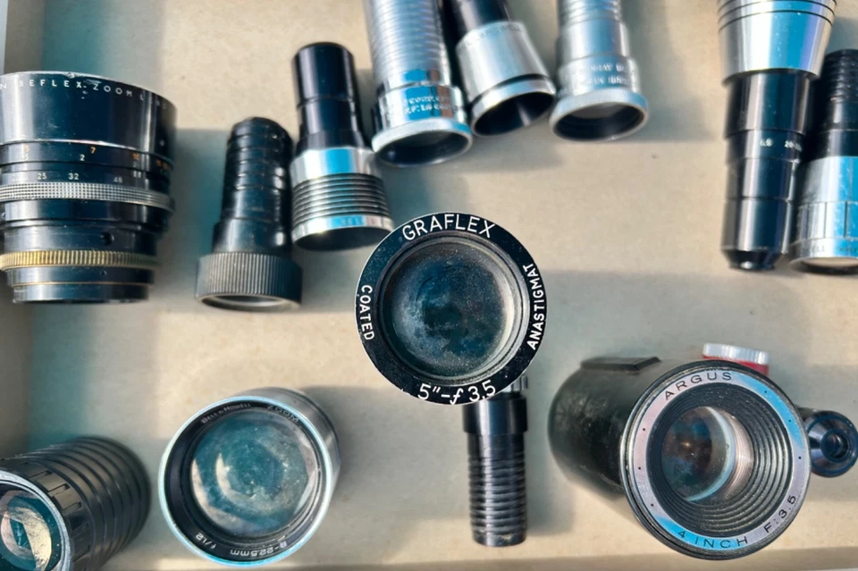 Lot of 29 Various untested Vintage projector, camera and optical lenses - Image 2 of 4