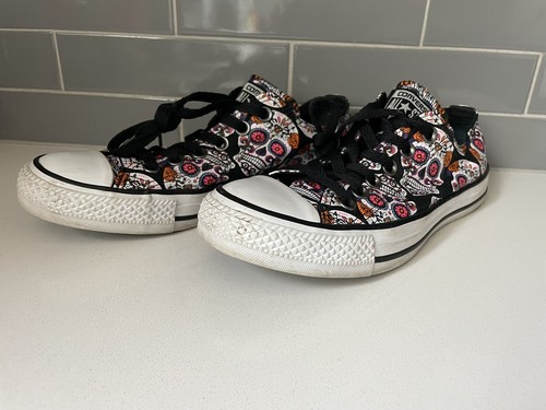 converse skull trainers