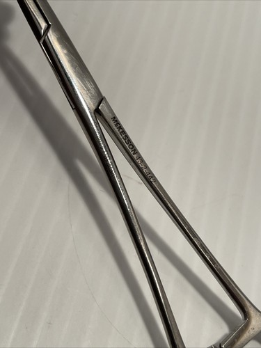 McKesson Hemostatic Forceps 5-1/2 In 43-2-442 - Picture 3 of 6