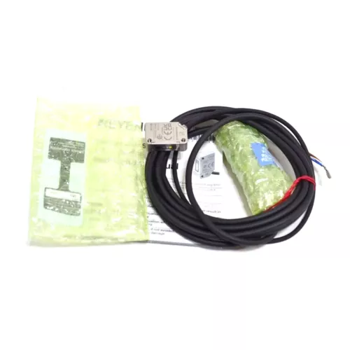 One New Keyence LR-X100 Laser Sensor LRX100 Expedited Shipping - Picture 2 of 3