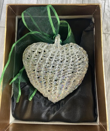 Spun Glass Christmas Tree Ornament Heart-Shaped Green Ribbon NEW Gold Gift Box - Picture 2 of 3