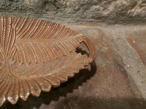 Antikes 1800er Schwarzwaldgeschirr ovales Tablett mit handgeschnitzten Holzfarnen, Griffe - Bild 6 von 12