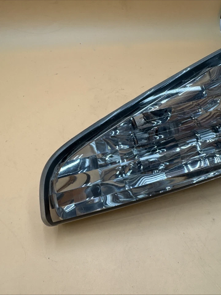 Luz trasera lateral izquierda para pasajero Nissan Murano 2006-2007 usada Foto 2 de 4