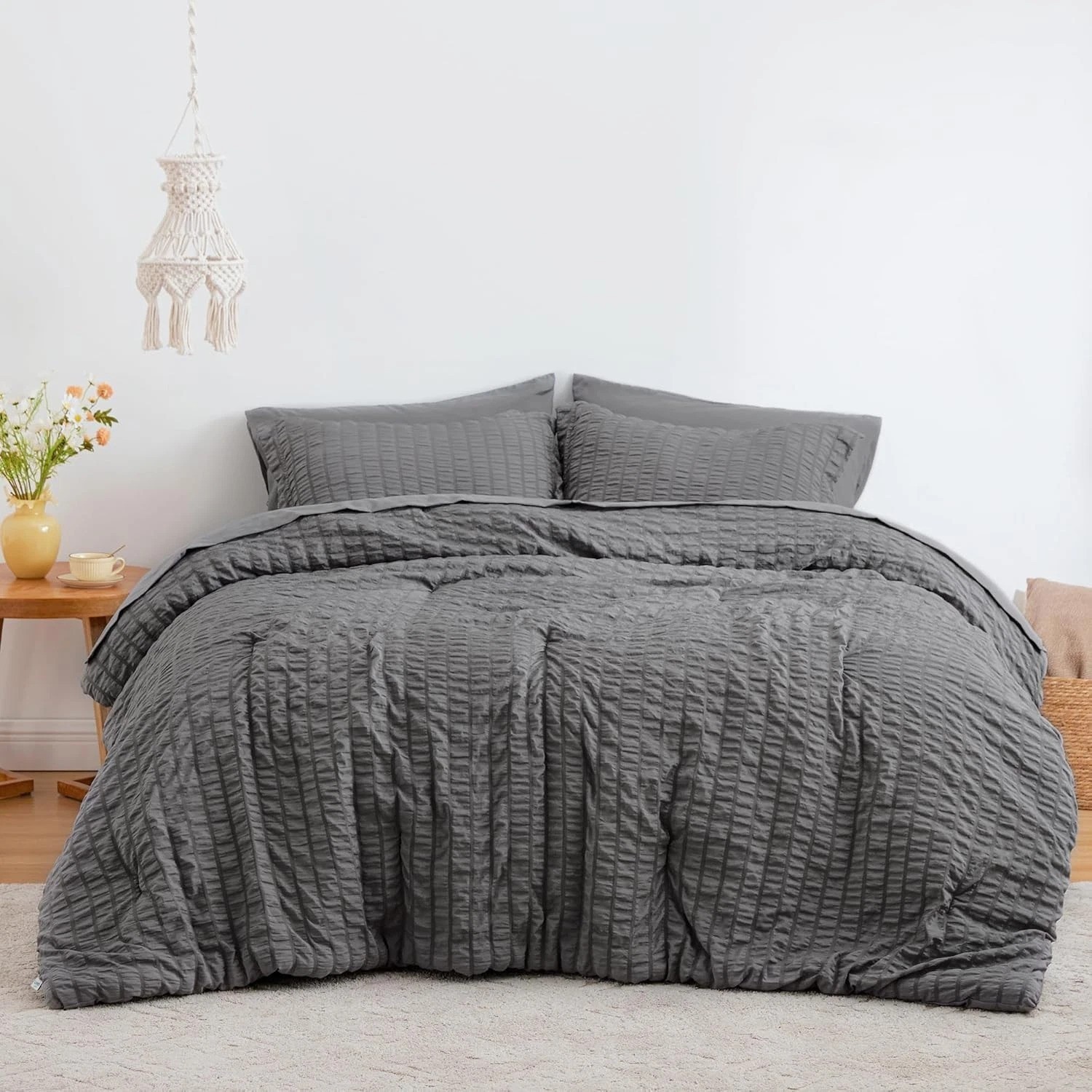 как выглядит Luxurious 7-Piece King Comforter Set - Soft Seersucker Design in Dark Grey фото