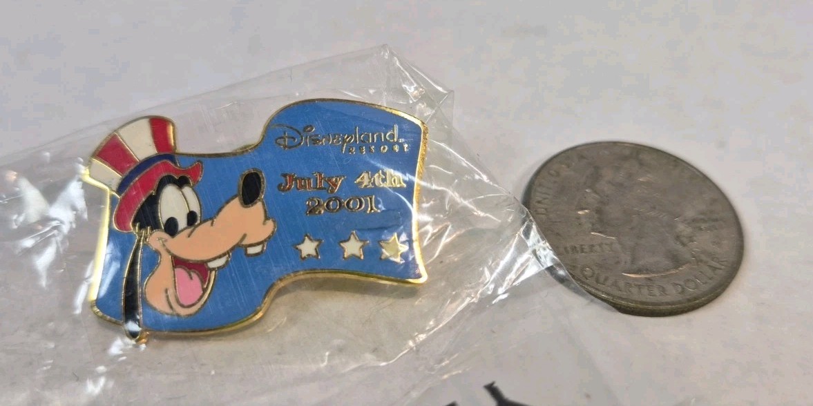 “Disneyland Resort July 4th 2001” Goofy cast exclusive pin