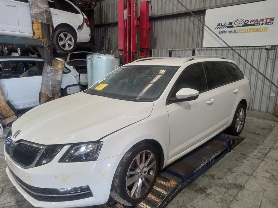 Skoda, Octavia Alternator Petrol 1.4, Czda Code, Valeo, Ne, 09/13 09/20 - image 3 of 4