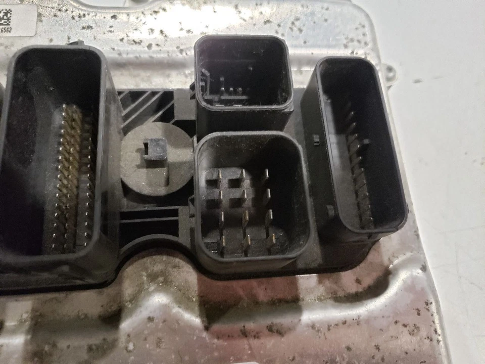 Módulo de control del motor ECU - BMW 328XI 2015 sedán F30 N20 - 14-18 OEM 8639594 Foto 4 de 4