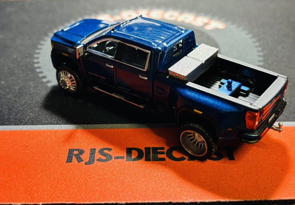 GMC Sierra 3500HD Greenlight 2022 azul doble 1/64 personalizado Foto 3 de 3