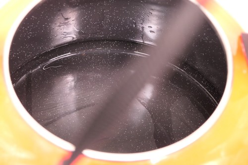 Le Creuset Enameled Steel Kettle 2.1 Liter/2.2 Quart Chili Red Orange - Picture 4 of 5