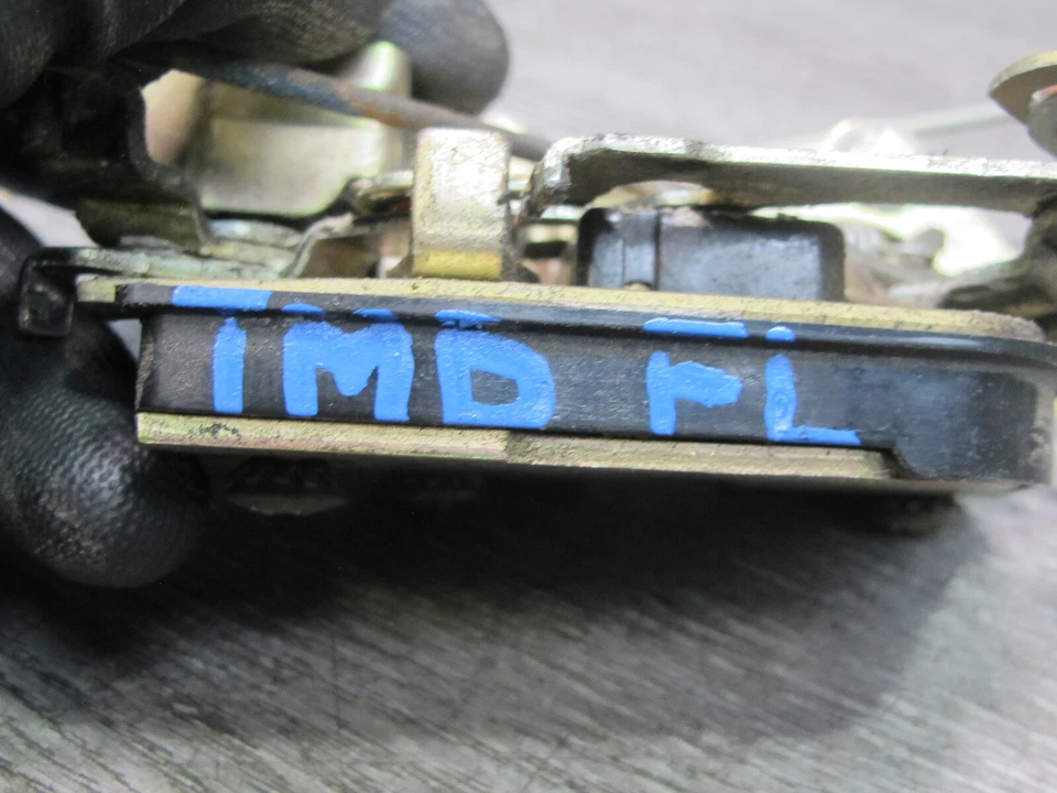 85-89 TOYOTA MR2 AW15 CONJUNTO DE ATUADOR TRAVA PORTA MOTORISTA ESQUERDA FABRICANTE DE EQUIPAMENTO ORIGINAL - Imagem 2 de 4