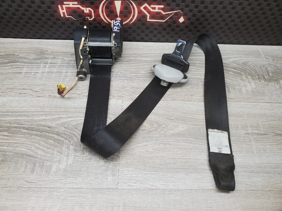 Volkswagen Golf 2002-2006 2 puertas derecho pasajero derecho negro retractor cinturón seguridad Foto 3 de 4