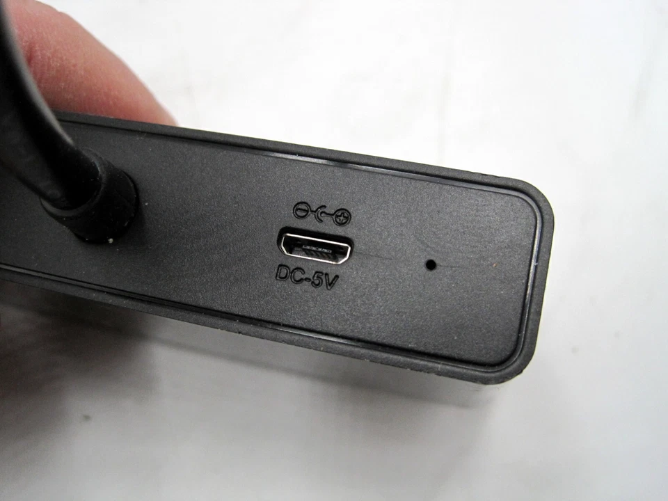 Set of 2 - UGREEN VGA Male to 2 Female Video Splitter Cable 3FT Black - Image 3 of 3