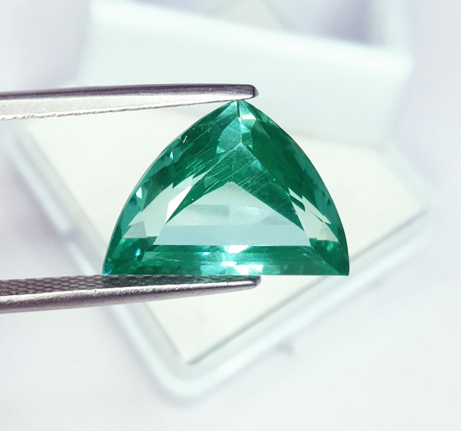 Tourmaline Verte 1,70 Ct - Qualité AAAA - Coupe émeraude - Clarté WS1 - Neuf Sans Emballage