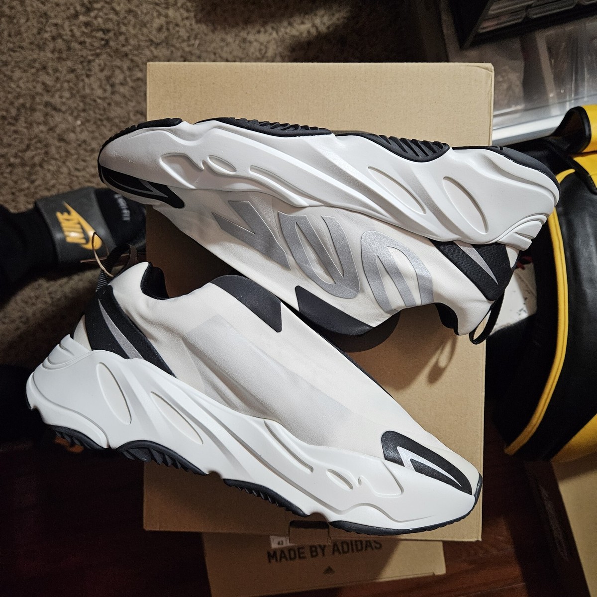 Adidas Yeezy Boost 700 MNVN Laceless Analog Size 7M New Adidas Yeezy Boost 700 MNVN Laceless Analog Size 7M New