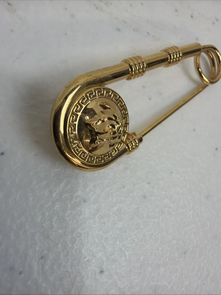 Versace Medusa Seguridad Color Dorado Broche Accesorios Grande - Envío Gratis Foto 4 de 4