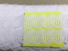 25 Mtrs White 7 Hole 40mm Broderie Anglais Craft Trimming (BA1)