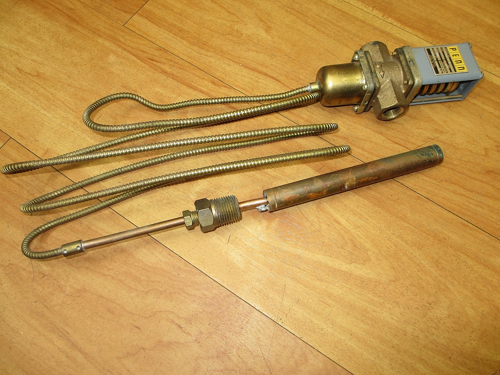 Penn V47AA-3 *NEW OLD STK* Temperature Control Valve Controller Johnson Controls