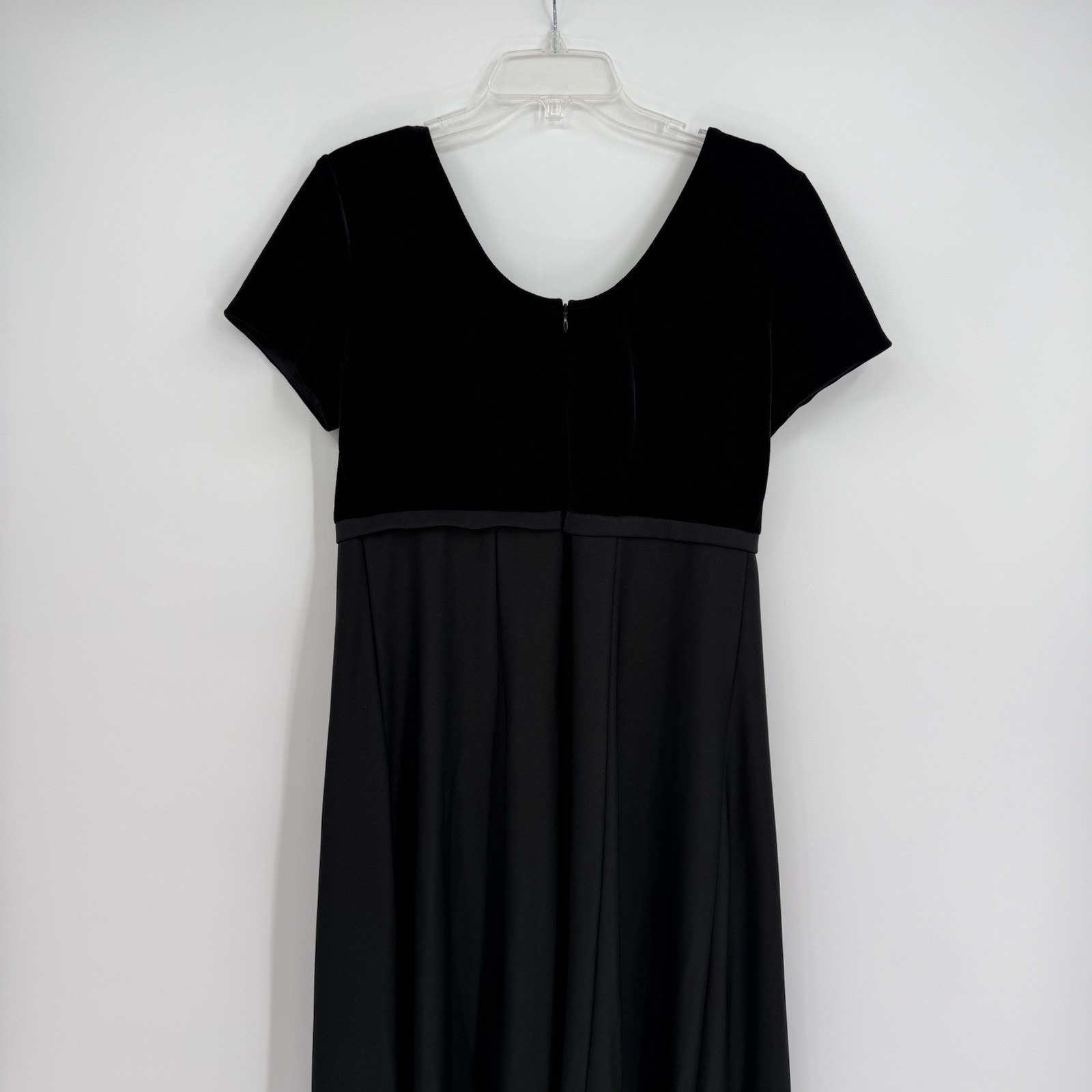 Performance formal gown black Southeastern size 10 Short Sleeves Velvet Bodice