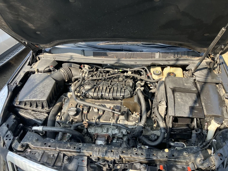 17 CADILLAC XTS Battery Tray - Image 4 of 4