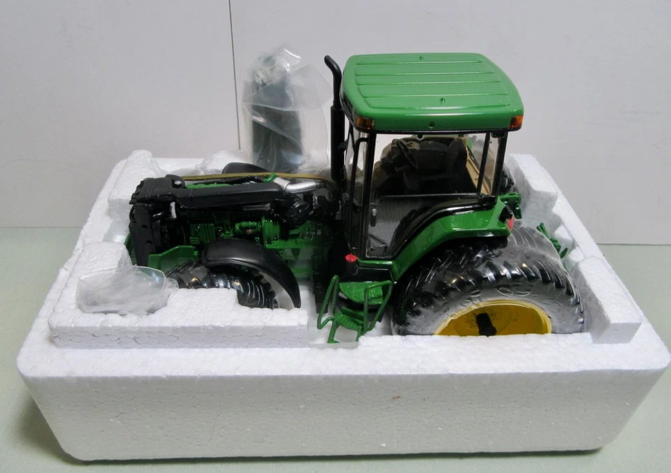 Tractor John Deere Precision Classics # 8400 de colección 1/32 # 05239 (1995) Foto 2 de 4