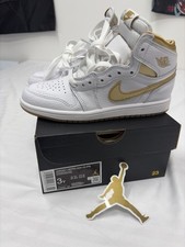 New Nike Air Jordan 1 Retro High OG Metallic Gold FD2597-107 Size 3Y With Box